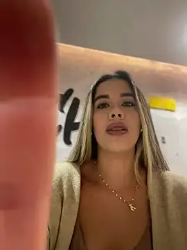 Snapshot of Emilia_Bakerr chatting on 12-27-24, 04:21 Emilia Bakerr online show from 12-27-24, 04:21