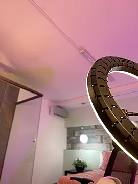 Snapshot of Emilia_Bakerr chatting on 01-10-25, 06:17 Emilia Bakerr online show from 01-10-25, 06:17