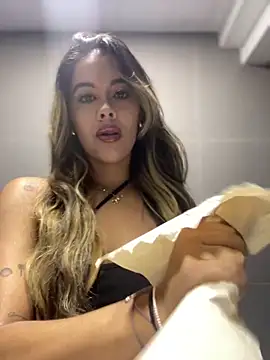 Snapshot of Emilia_Bakerr chatting on 02-08-25, 04:47 Emilia Bakerr online show from 02-08-25, 04:47