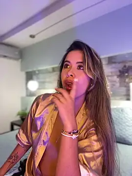 Snapshot of Emilia_Bakerr chatting on 02-13-25, 09:17 Emilia Bakerr online show from 02-13-25, 09:17