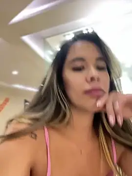 Snapshot of Emilia_Bakerr chatting on 03-05-25, 09:48 Emilia Bakerr online show from 03-05-25, 09:48