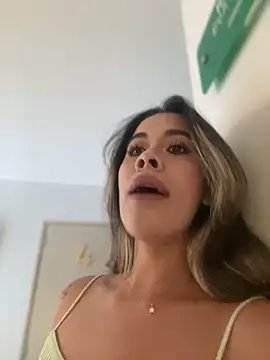 Snapshot of Emilia_Bakerr chatting on 03-17-25, 06:42 Emilia Bakerr online show from 03-17-25, 06:42