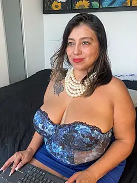 MrsFoucher online show from 03-20-25, 01:15