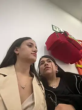 Snapshot of _Caroliinee_ chatting on 01-28-25, 07:21 Caroliinee online show from 01-28-25, 07:21