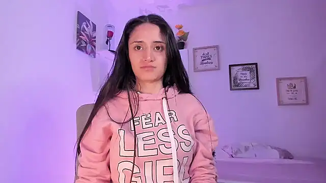 Snapshot of _Caroliinee_ chatting on 02-16-25, 01:58 Caroliinee online show from 02-16-25, 01:58