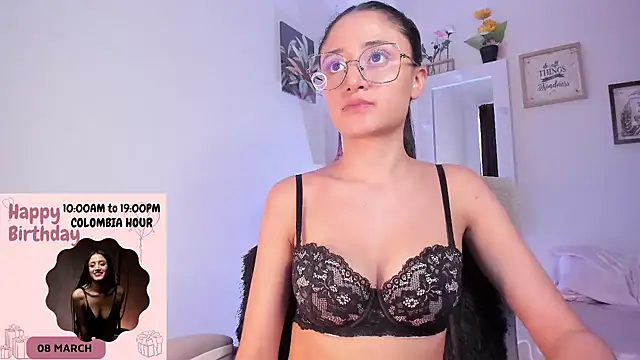 Snapshot of _Caroliinee_ chatting on 03-07-25, 07:16 Caroliinee online show from 03-07-25, 07:16