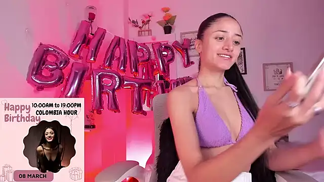 Snapshot of _Caroliinee_ chatting on 03-08-25, 03:02 Caroliinee online show from 03-08-25, 03:02