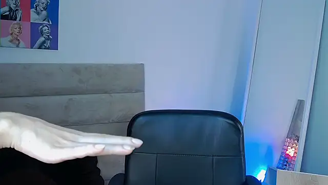 AllieEvans online show from 02-21-25, 10:04