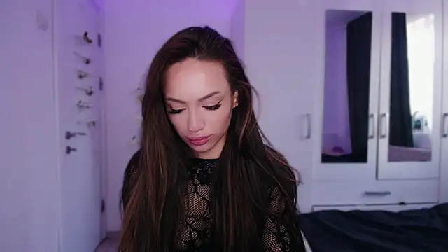 Snapshot of KaylaLaine chatting on 11-01-25, 06:37 KaylaLaine online show from 11-01-25, 06:37