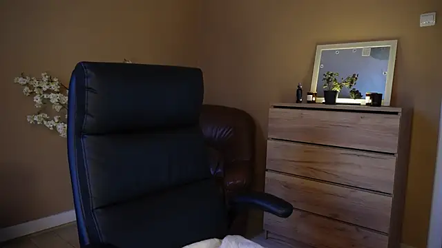 Snapshot of KaylaLaine chatting on 11-22-25, 07:18 KaylaLaine online show from 11-22-25, 07:18