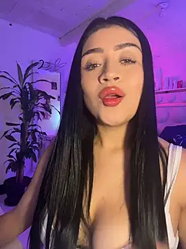 Snapshot of lucianaroy chatting on 05-02-26, 04:17 lucianaroy online show from 05-02-26, 04:17