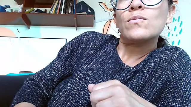 lupita84 online show from 12-21-25, 06:04