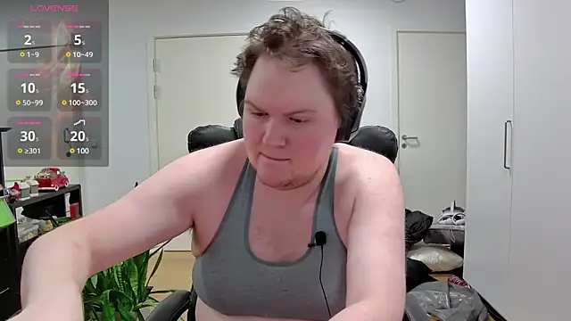 Snapshot of kresser1995DK21 chatting on 01-18-25, 06:43 kresser1995DK21 online show from 01-18-25, 06:43