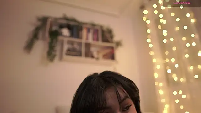 Snapshot of EmilyxRose_- chatting on 12-15-24, 02:30 EmilyxRose - online show from 12-15-24, 02:30