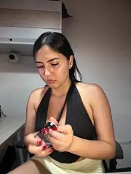 Snapshot of MarianaBenz chatting on 04-03-26, 11:25 MarianaBenz online show from 04-03-26, 11:25