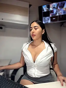 Snapshot of MarianaBenz chatting on 06-03-26, 12:35 MarianaBenz online show from 06-03-26, 12:35
