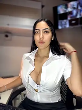 Snapshot of MarianaBenz chatting on 06-21-26, 12:13 MarianaBenz online show from 06-21-26, 12:13