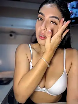 Snapshot of MarianaBenz chatting on 06-24-26, 12:20 MarianaBenz online show from 06-24-26, 12:20