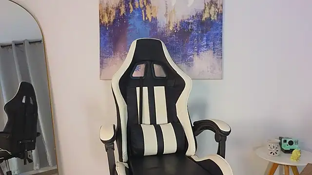 KristennBlue online show from 11-14-25, 09:02