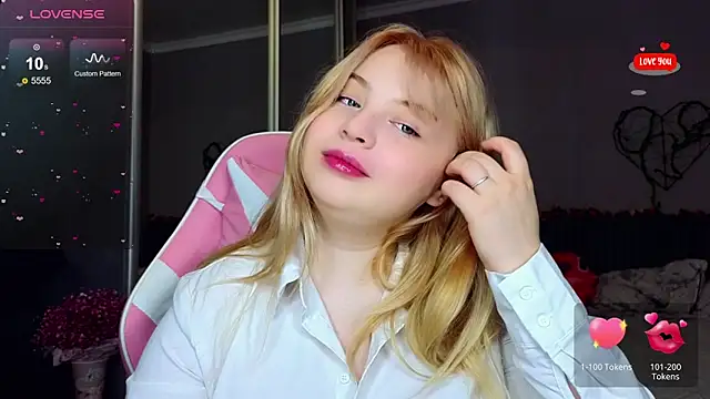 Snapshot of shy_blondiee chatting on 02-20-25, 12:08 shy blondiee online show from 02-20-25, 12:08