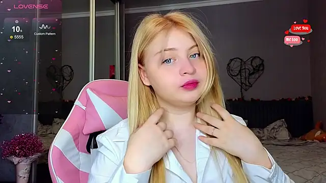 Snapshot of shy_blondiee chatting on 02-22-25, 04:18 shy blondiee online show from 02-22-25, 04:18