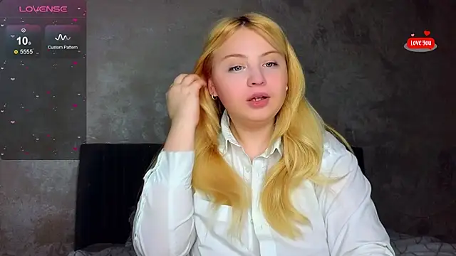 Snapshot of shy_blondiee chatting on 03-11-25, 11:04 shy blondiee online show from 03-11-25, 11:04