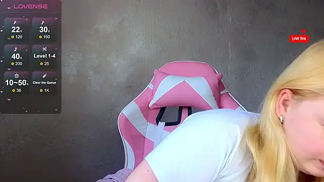 Snapshot of shy_blondiee chatting on 03-13-25, 12:46 shy blondiee online show from 03-13-25, 12:46