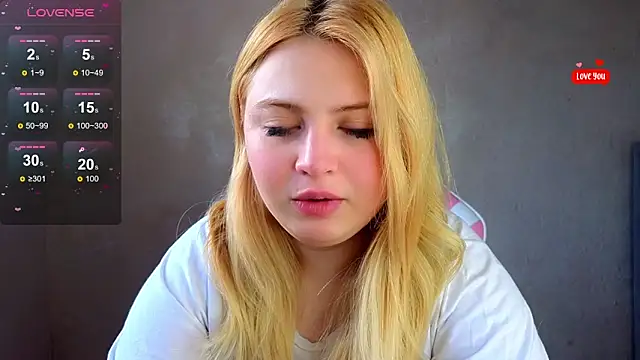 Snapshot of shy_blondiee chatting on 03-14-25, 01:02 shy blondiee online show from 03-14-25, 01:02