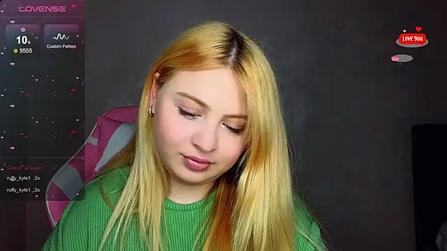 Snapshot of shy_blondiee chatting on 03-15-25, 11:39 shy blondiee online show from 03-15-25, 11:39