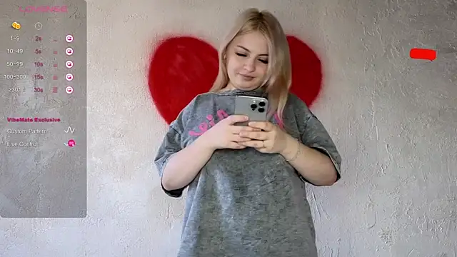 Snapshot of shy_blondiee chatting on 09-27-25, 11:15 shy blondiee online show from 09-27-25, 11:15