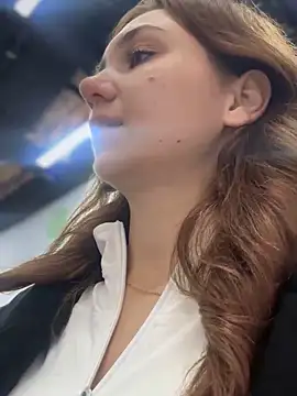 QuitieLia online show from 10-15-25, 08:25