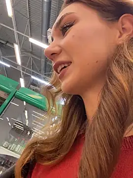 QuitieLia online show from 11-24-25, 08:14