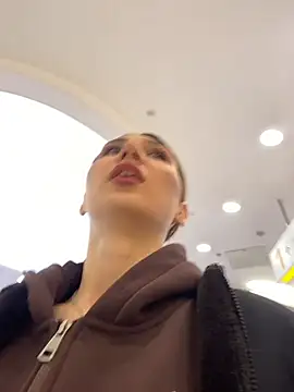 QuitieLia online show from 02-25-26, 07:51