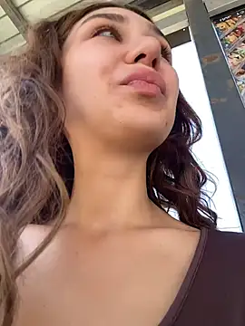 Snapshot of QuitieLia chatting on 07-20-26, 07:11 QuitieLia online show from 07-20-26, 07:11