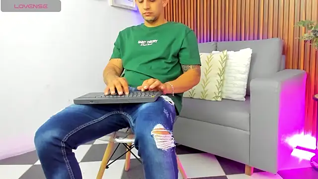 Alex cute77 online show from 05-13-26, 11:40