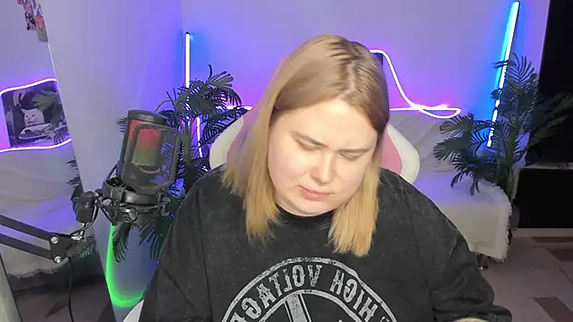 Akemi BBW online show from 03-15-25, 09:38