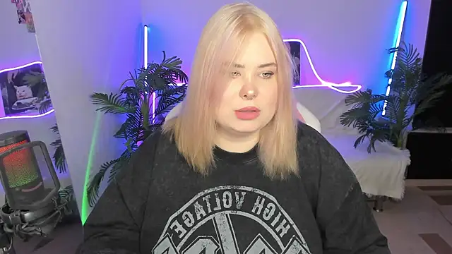 Akemi BBW online show from 03-17-25, 06:32