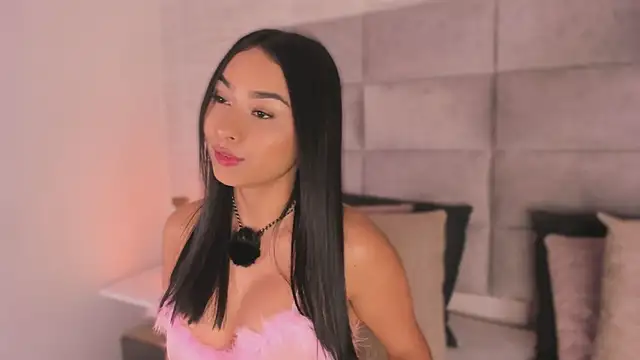 Snapshot of mia_crawford chatting on 02-17-26, 12:01 mia crawford online show from 02-17-26, 12:01