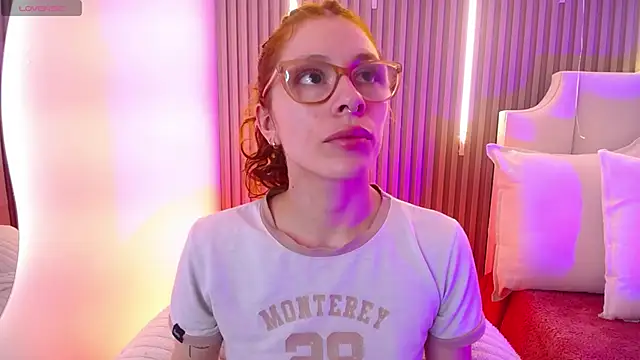 Snapshot of Katy_Van chatting on 02-17-26, 08:37 Katy Van online show from 02-17-26, 08:37