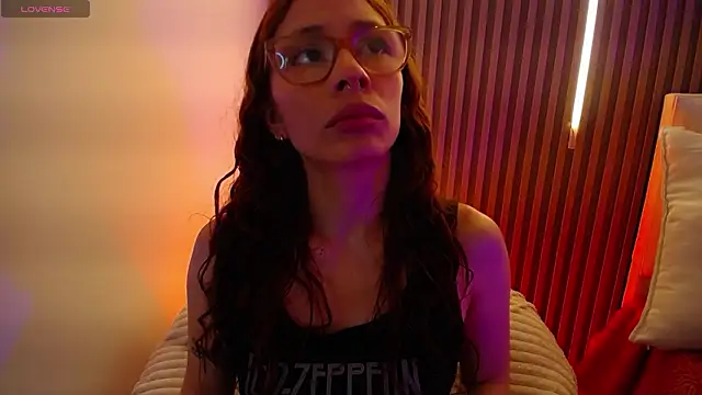 Snapshot of Katy_Van chatting on 02-21-26, 08:43 Katy Van online show from 02-21-26, 08:43