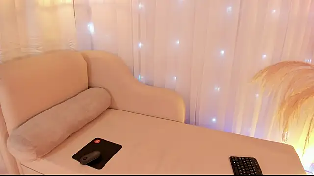 Snapshot of anniesweet02 chatting on 09-21-25, 11:06 anniesweet02 online show from 09-21-25, 11:06