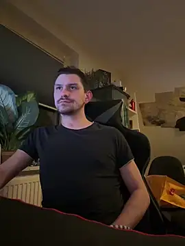 Snapshot of Shaiiboy chatting on 02-02-25, 03:43 Shaiiboy online show from 02-02-25, 03:43