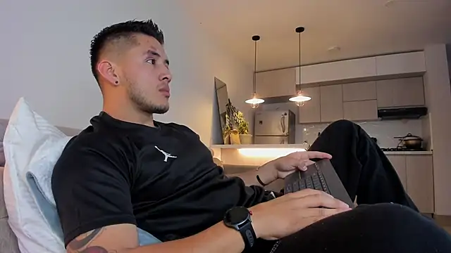 Snapshot of Chriskyle_ chatting on 12-03-24, 11:11 Chriskyle online show from 12-03-24, 11:11