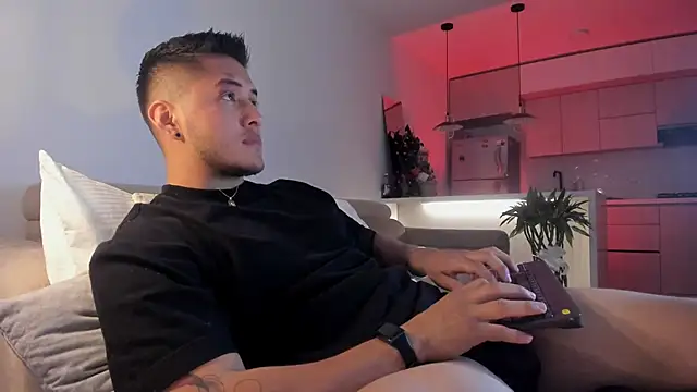 Snapshot of Chriskyle_ chatting on 01-25-25, 04:02 Chriskyle online show from 01-25-25, 04:02