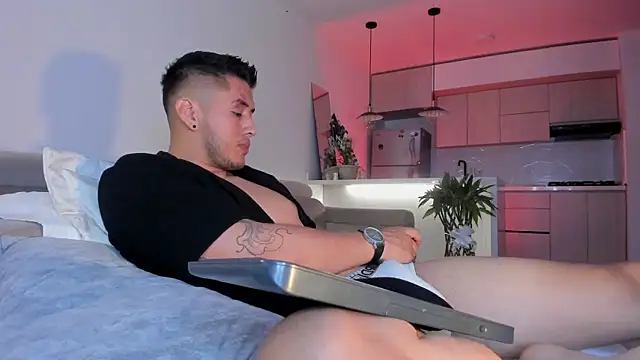 Snapshot of Chriskyle_ chatting on 02-01-25, 02:47 Chriskyle online show from 02-01-25, 02:47