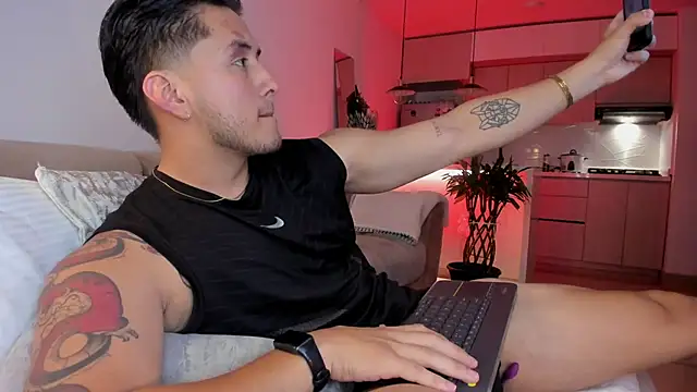 Snapshot of Chriskyle_ chatting on 10-17-25, 12:25 Chriskyle online show from 10-17-25, 12:25