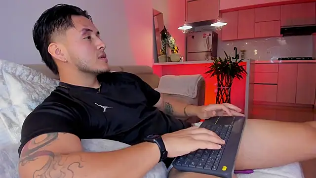 Snapshot of Chriskyle_ chatting on 11-19-25, 11:27 Chriskyle online show from 11-19-25, 11:27