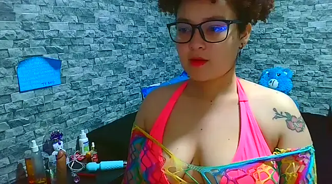 Snapshot of vanellope12 chatting on 12-20-24, 07:28 vanellope12 online show from 12-20-24, 07:28