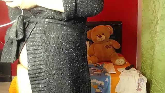 Snapshot of karolhot916 chatting on 12-19-25, 11:12 karolhot916 online show from 12-19-25, 11:12