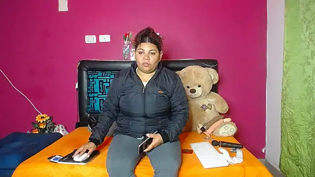 Snapshot of karolhot916 chatting on 01-14-26, 12:38 karolhot916 online show from 01-14-26, 12:38